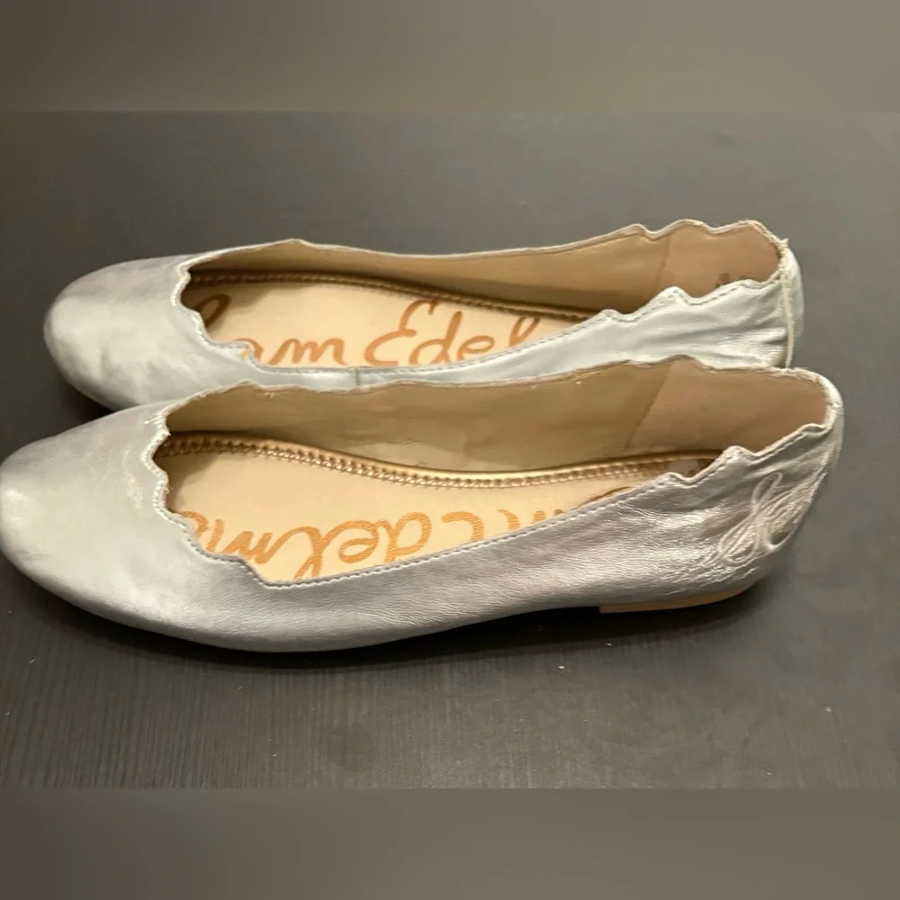 Sam Edelman Finnegan Scalloped Silver Ballet Flats Womens size 6M Preloved